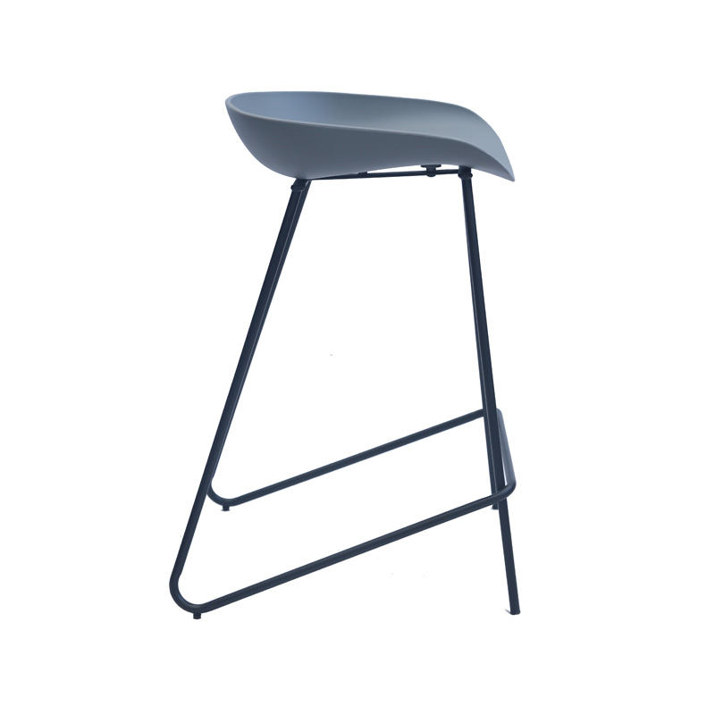 Estructura de acero con reposapiés angular de diseño AH-1062 con asiento ergonómico Thermo Form