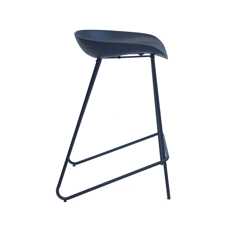 Estructura de acero con reposapiés angular de diseño AH-1062 con asiento ergonómico Thermo Form