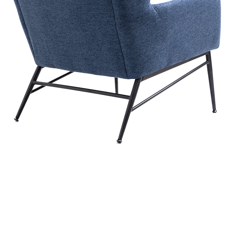 AH-0058 Sillón con respaldo de orejas y asiento profundo con corte tipo esmoquin